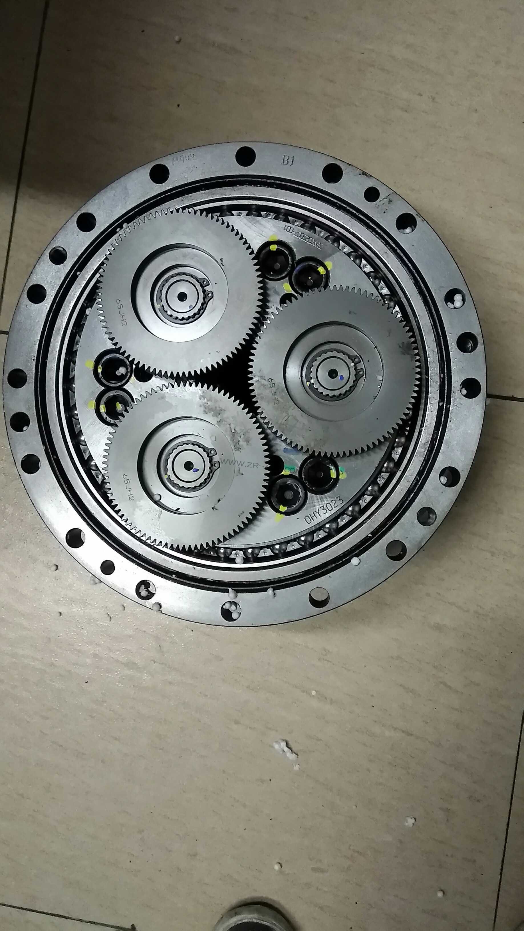 ABB机器人IRB4600二轴齿轮箱减速机油封漏油维修