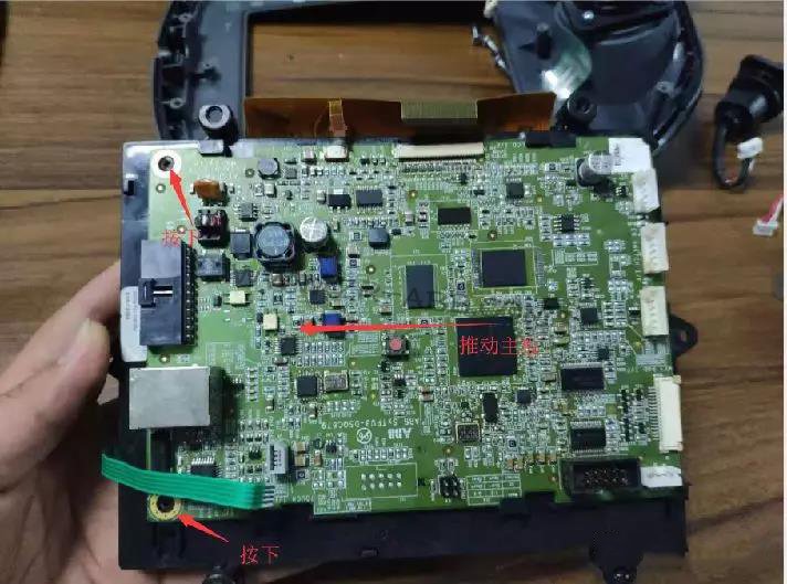 ABB机器人示教器维修拆解过程及更换步骤