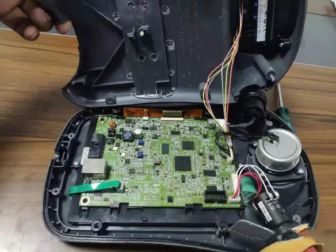 ABB机器人示教器维修拆解过程及更换步骤